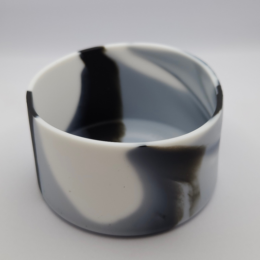 SILICONE BOTTLE BASE MEDIUM [CLR:WHITE/BLACK]