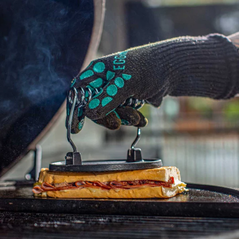 Load image into Gallery viewer, BIG GREEN EGG CAST IRON GRILL PRESS
