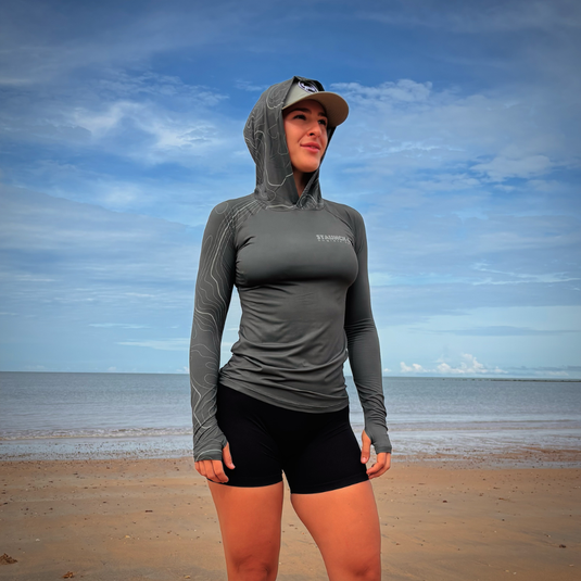 STAUNCH CRAB WOMENS KHAKI CONTOUR UPF50+ HOODED LONG SLEEVE FISHING SHIRT [SZ:2X-SMALL]