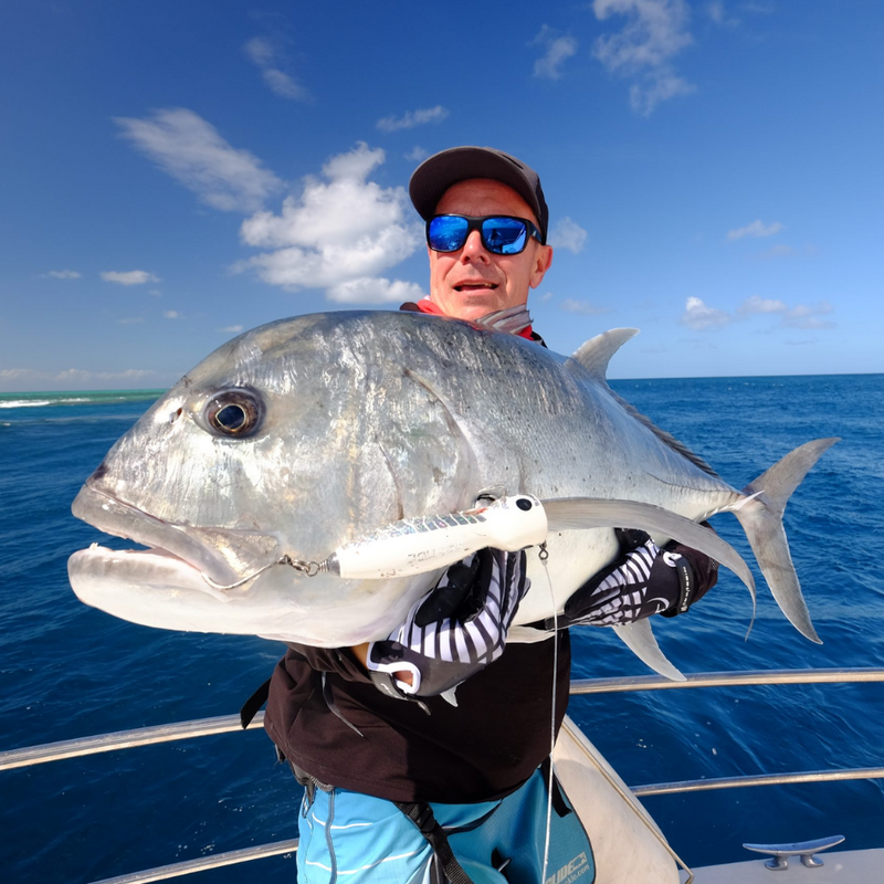 Load image into Gallery viewer, MAKO APEX 9601 [FRAME:MATTE BLACK M01 LENS:GLASS BLUE MIRROR G1HR6]
